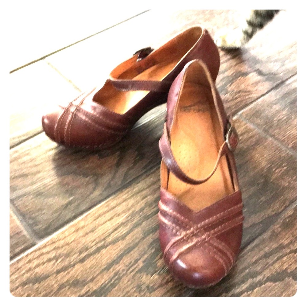 Dansko brown leather/wood Maryjane heals.
